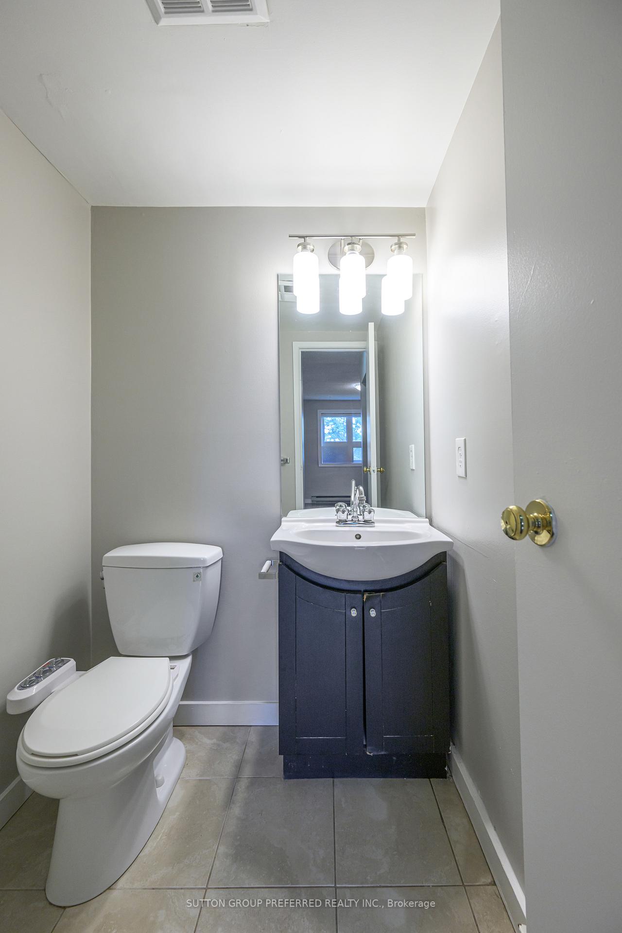 Photo 12 of Unit 202, 15 Jacksway Crescent, London, North G — HOMEH