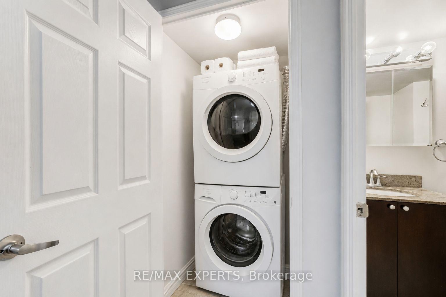 Photo 6 of Unit 1009, 75 King William Crescent, Richmond Hill, Langstaff — HOMEH
