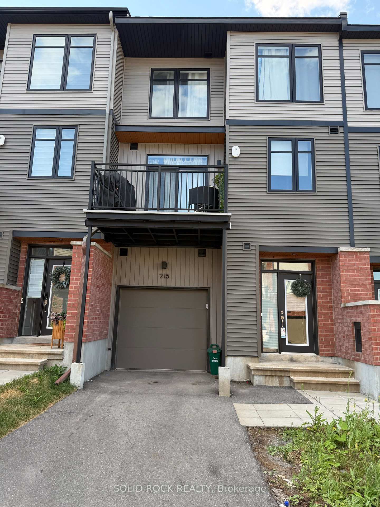 Photo 1 of 215 Tussock Private, Ottawa, Blossom Park/Kemp Park/Findlay Creek — HOMEH