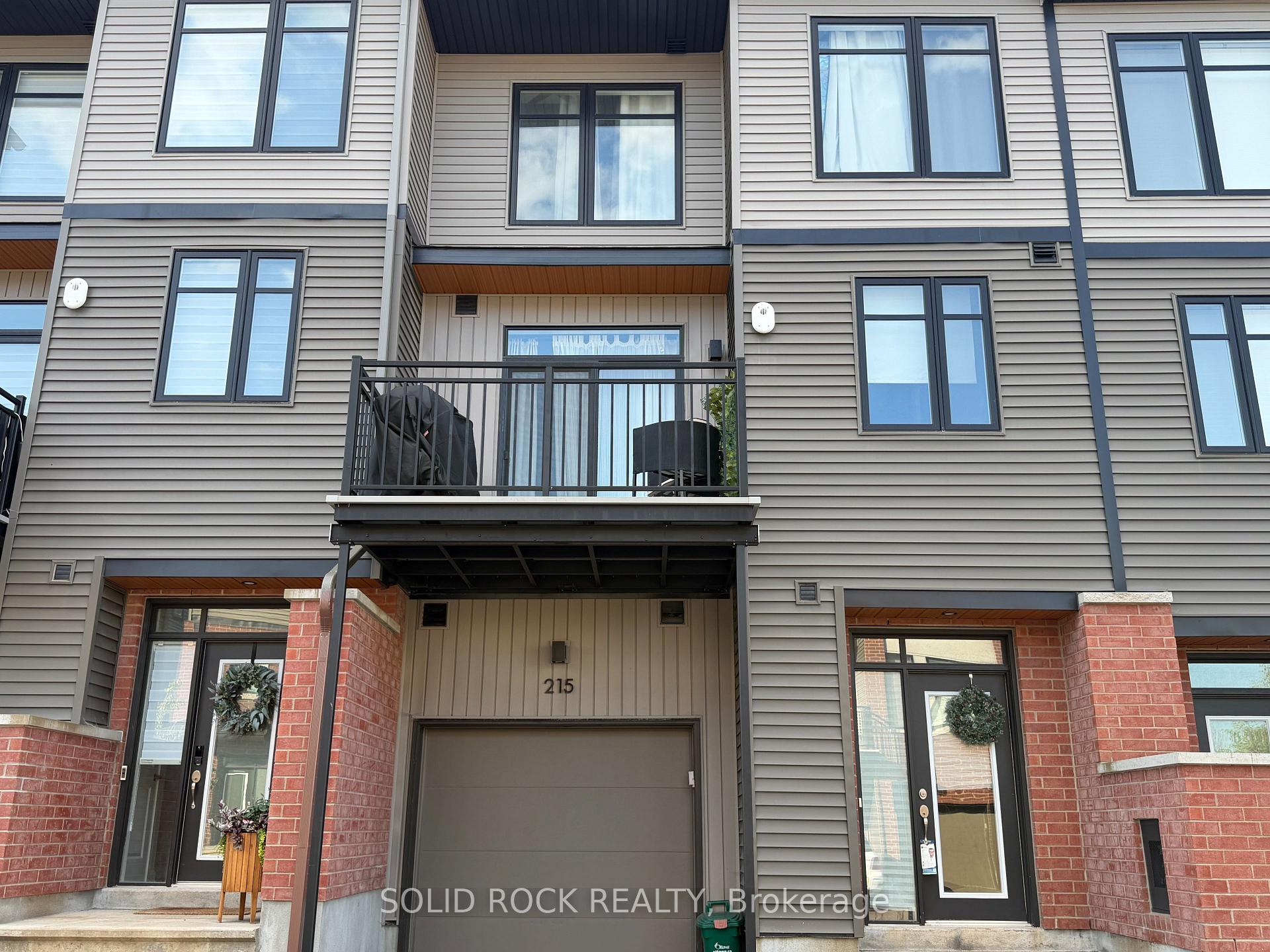 Photo 2 of 215 Tussock Private, Ottawa, Blossom Park/Kemp Park/Findlay Creek — HOMEH