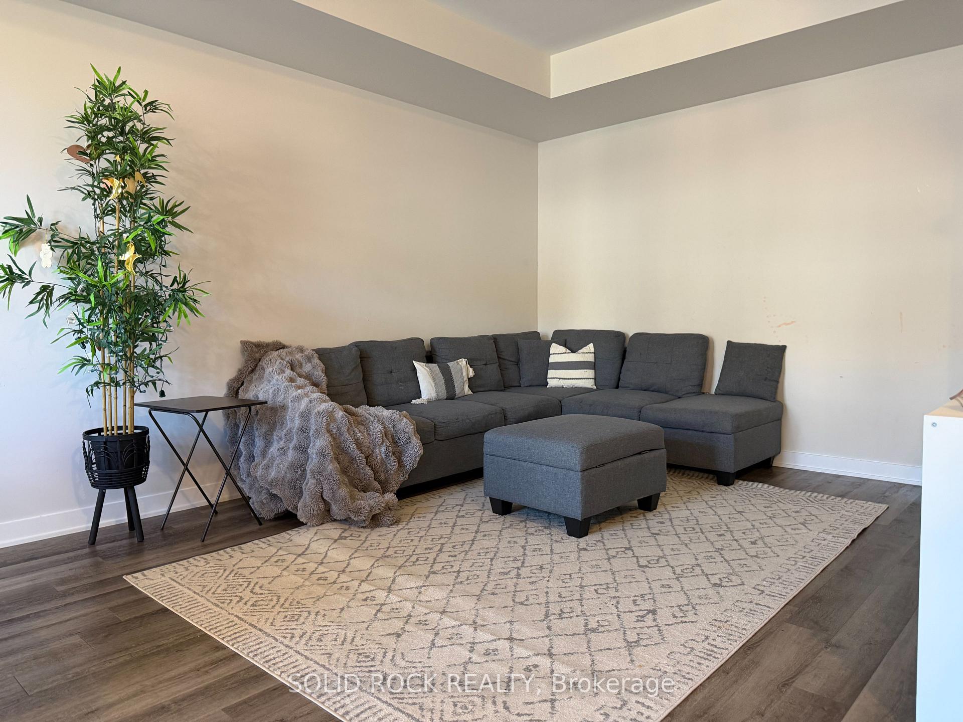 Photo 9 of 215 Tussock Private, Ottawa, Blossom Park/Kemp Park/Findlay Creek — HOMEH