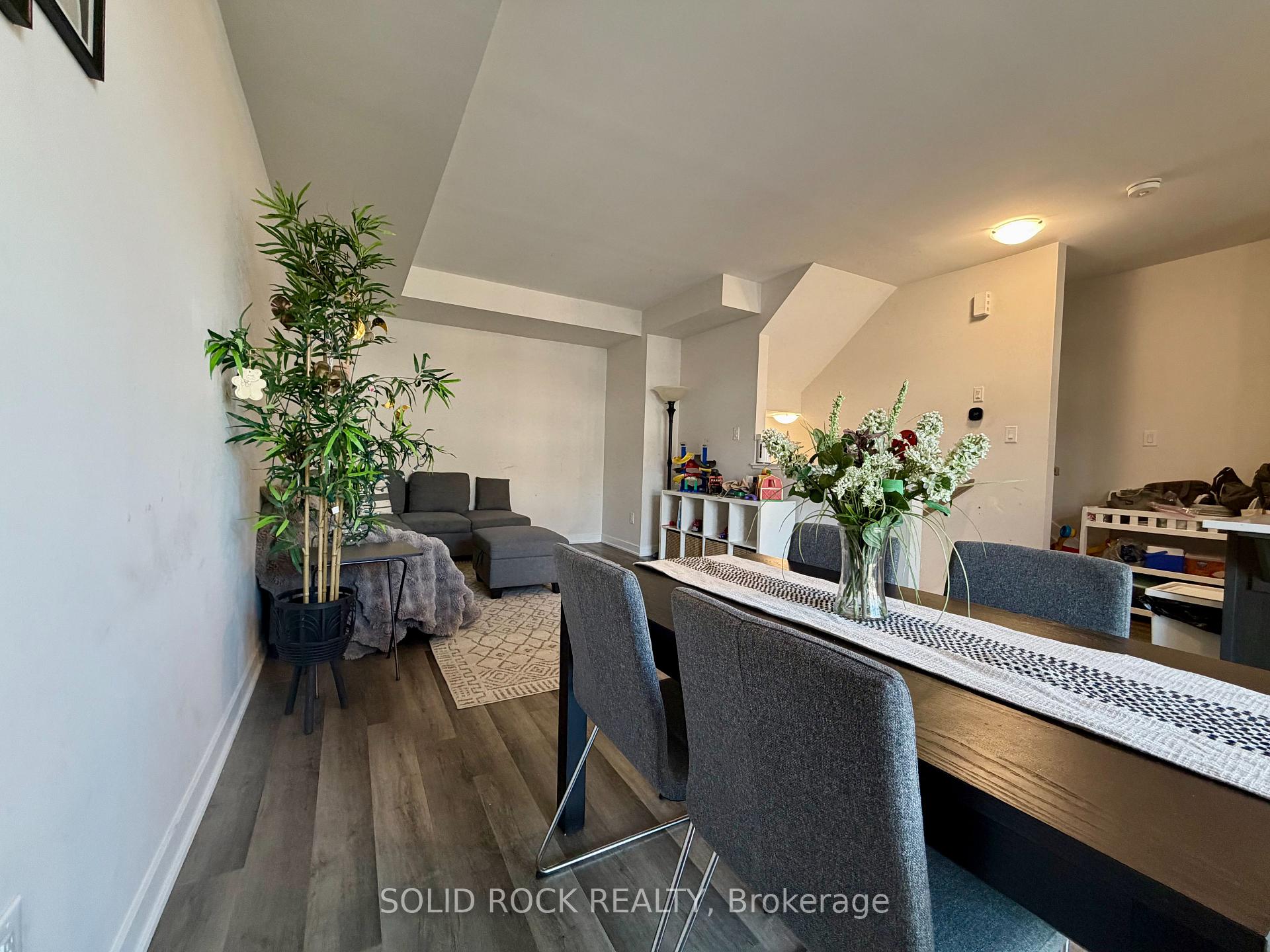 Photo 13 of 215 Tussock Private, Ottawa, Blossom Park/Kemp Park/Findlay Creek — HOMEH
