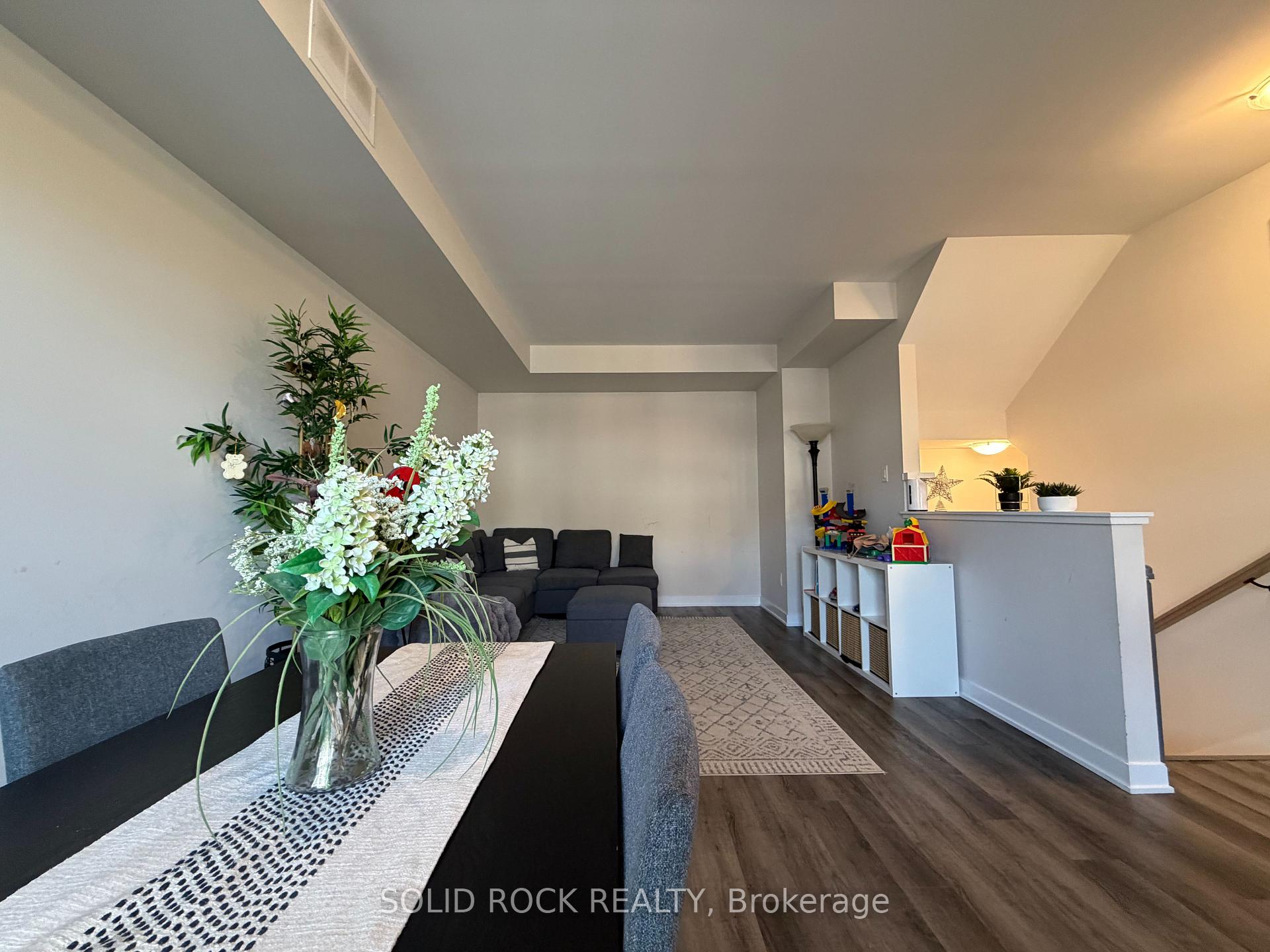 Photo 14 of 215 Tussock Private, Ottawa, Blossom Park/Kemp Park/Findlay Creek — HOMEH