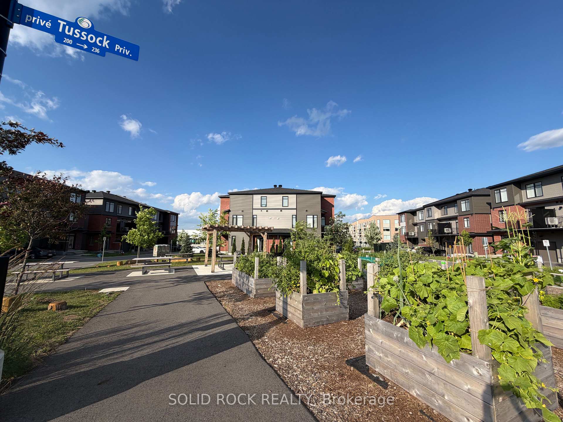 Photo 37 of 215 Tussock Private, Ottawa, Blossom Park/Kemp Park/Findlay Creek — HOMEH