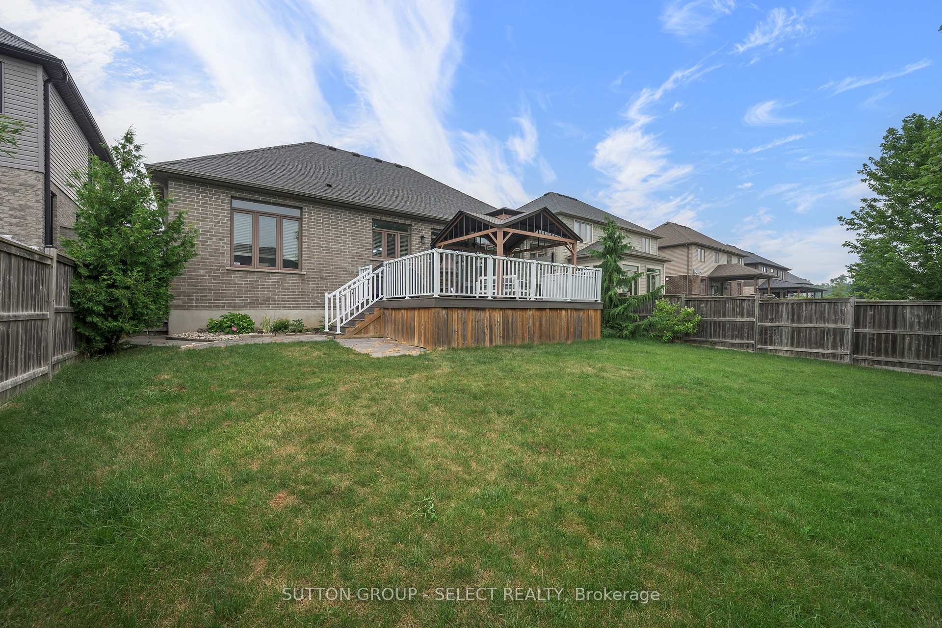 Photo 3 of 14 Mayapple Crescent, Middlesex Centre, Ilderton — HOMEH