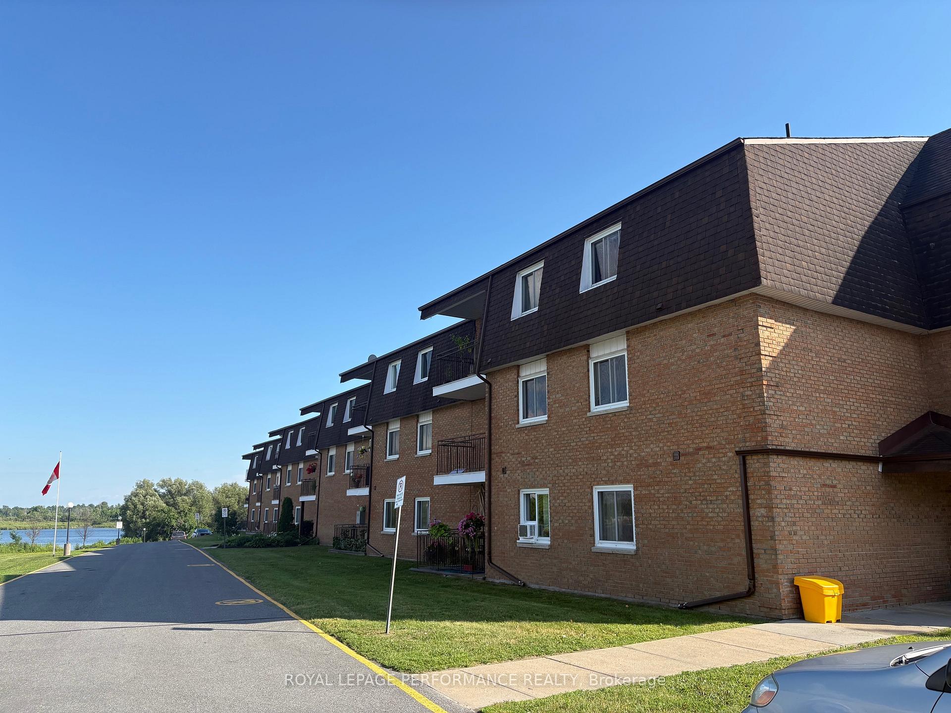 Photo of Unit 209, 220 Kenyon Street W