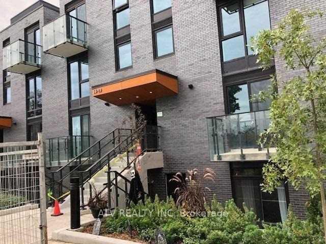 Photo 1 of Unit TH17, 10 Brin Drive, Etobicoke, Edenbridge-Humber Valley — HOMEH