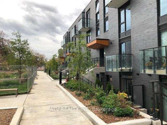 Photo 2 of Unit TH17, 10 Brin Drive, Etobicoke, Edenbridge-Humber Valley — HOMEH
