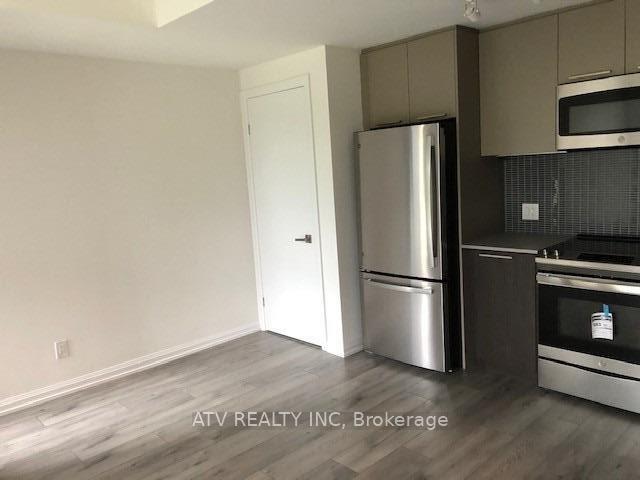 Photo 4 of Unit TH17, 10 Brin Drive, Etobicoke, Edenbridge-Humber Valley — HOMEH