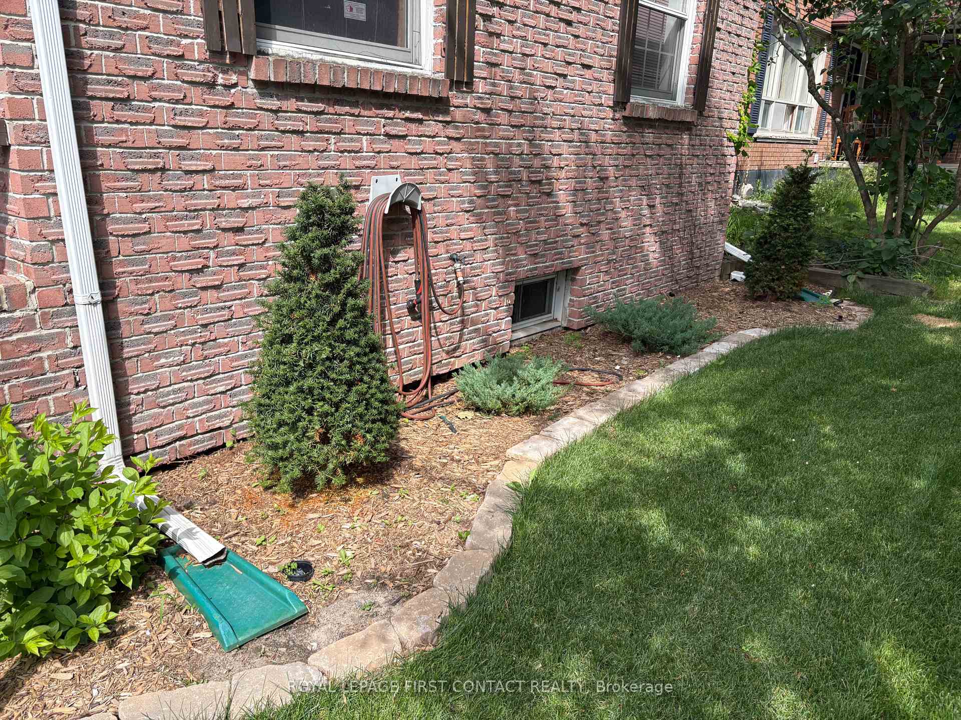 Photo 5 of 104 Eccles Street N, Barrie, Queen's Park — HOMEH