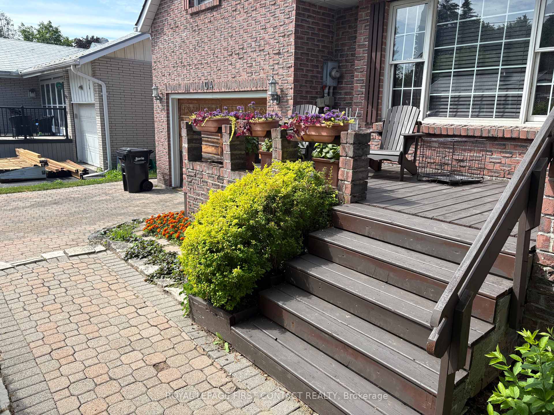 Photo 6 of 104 Eccles Street N, Barrie, Queen's Park — HOMEH