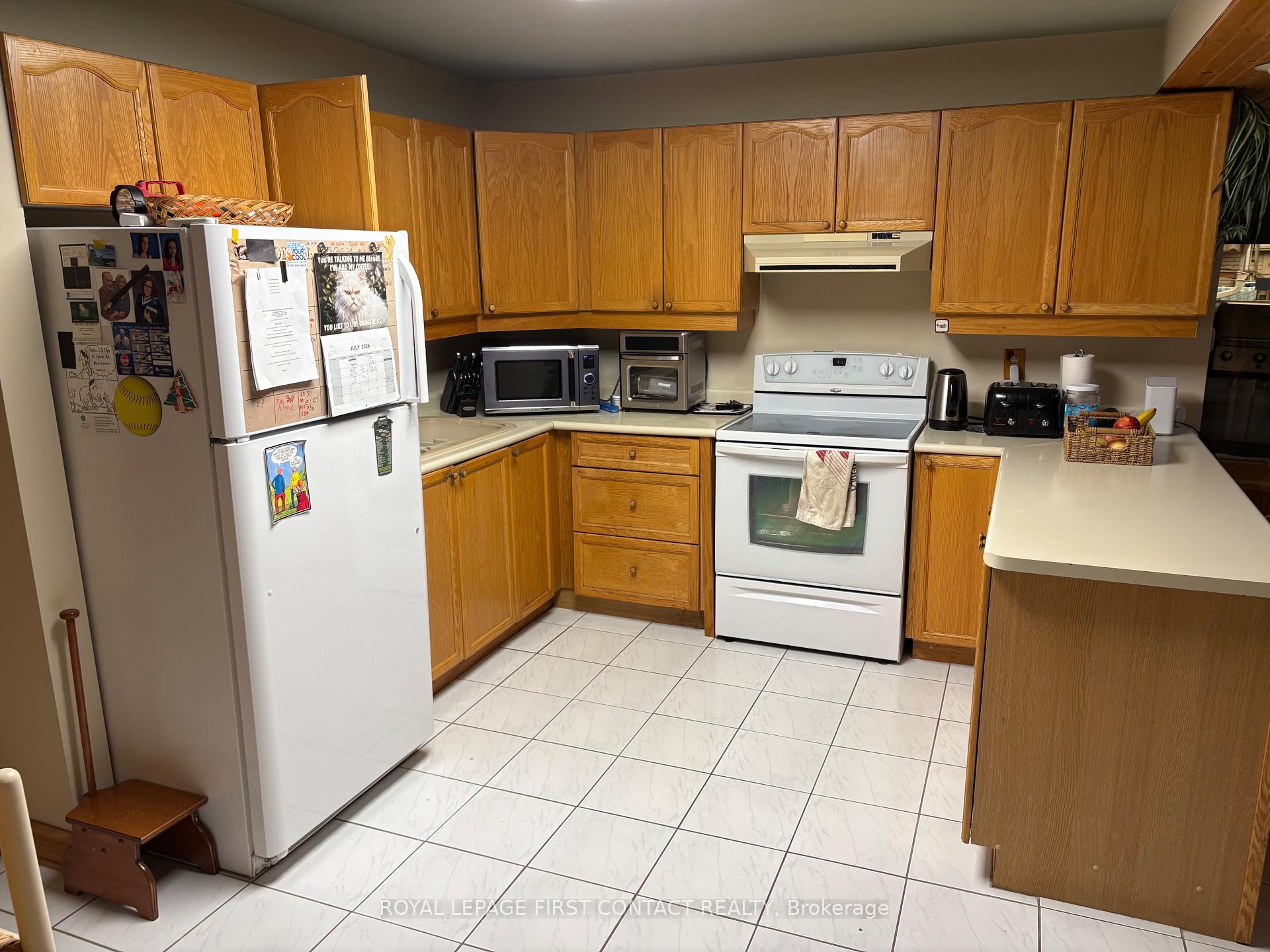 Photo 8 of 104 Eccles Street N, Barrie, Queen's Park — HOMEH