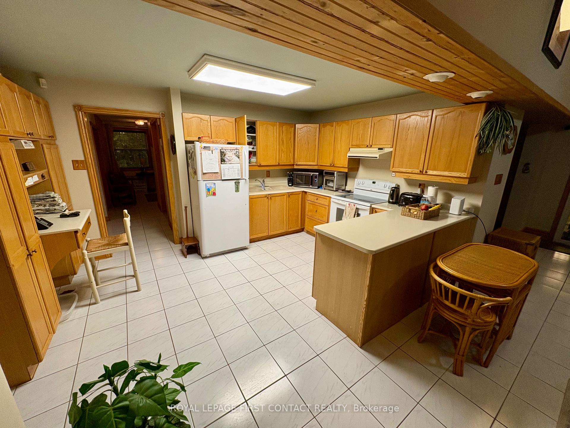 Photo 13 of 104 Eccles Street N, Barrie, Queen's Park — HOMEH
