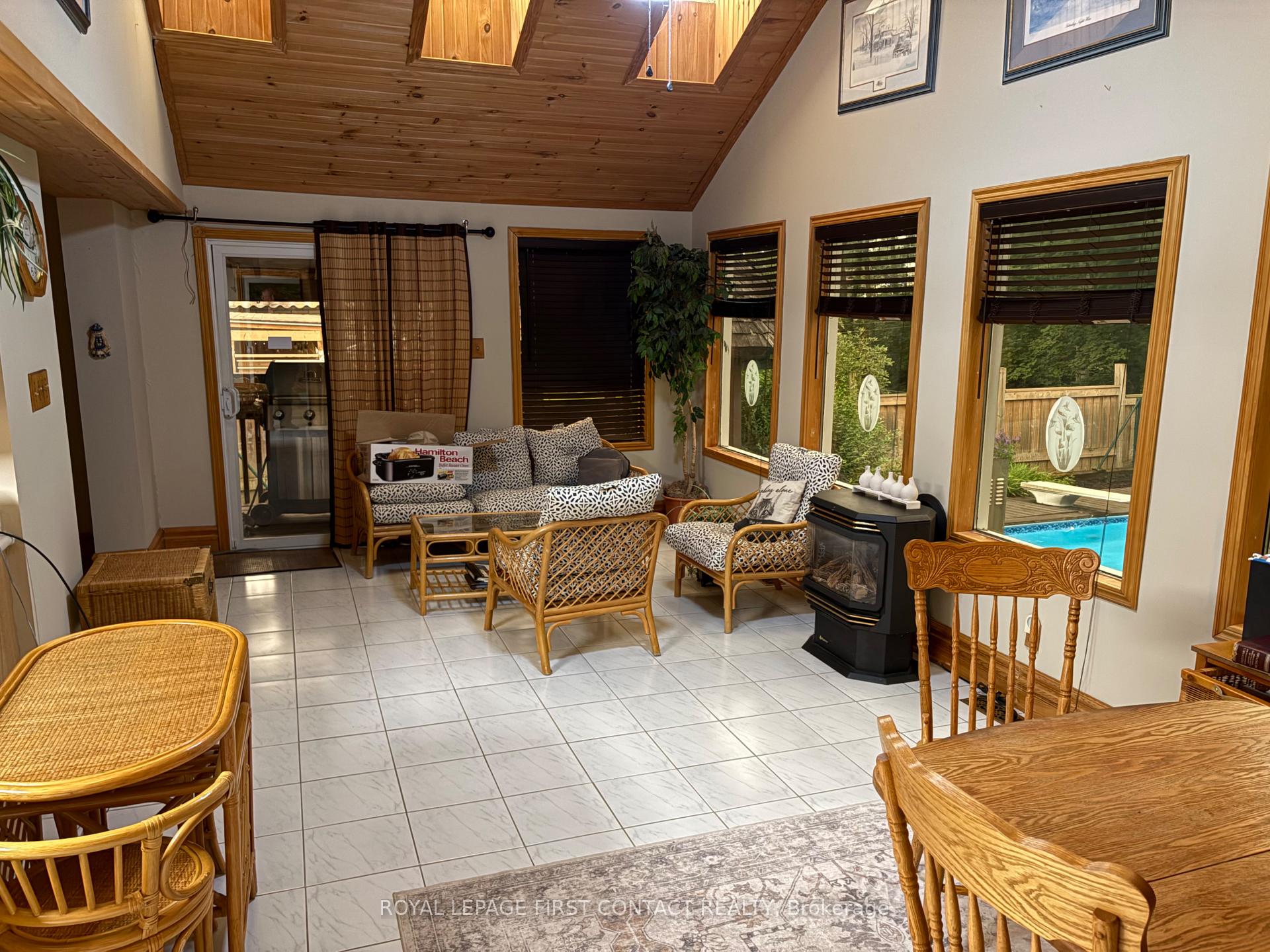 Photo 14 of 104 Eccles Street N, Barrie, Queen's Park — HOMEH