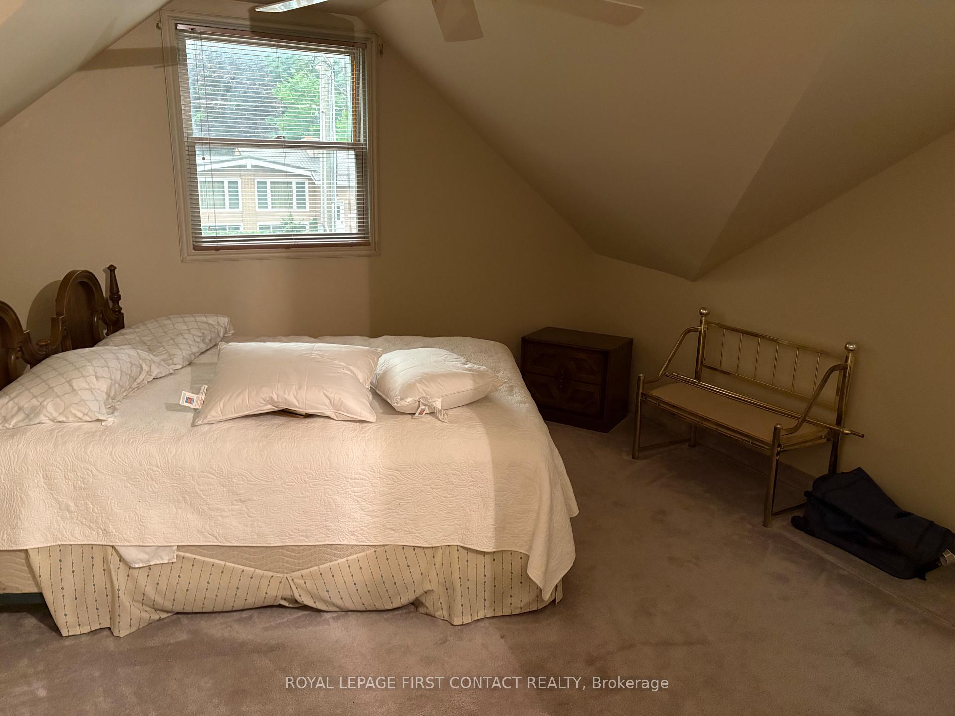 Photo 15 of 104 Eccles Street N, Barrie, Queen's Park — HOMEH