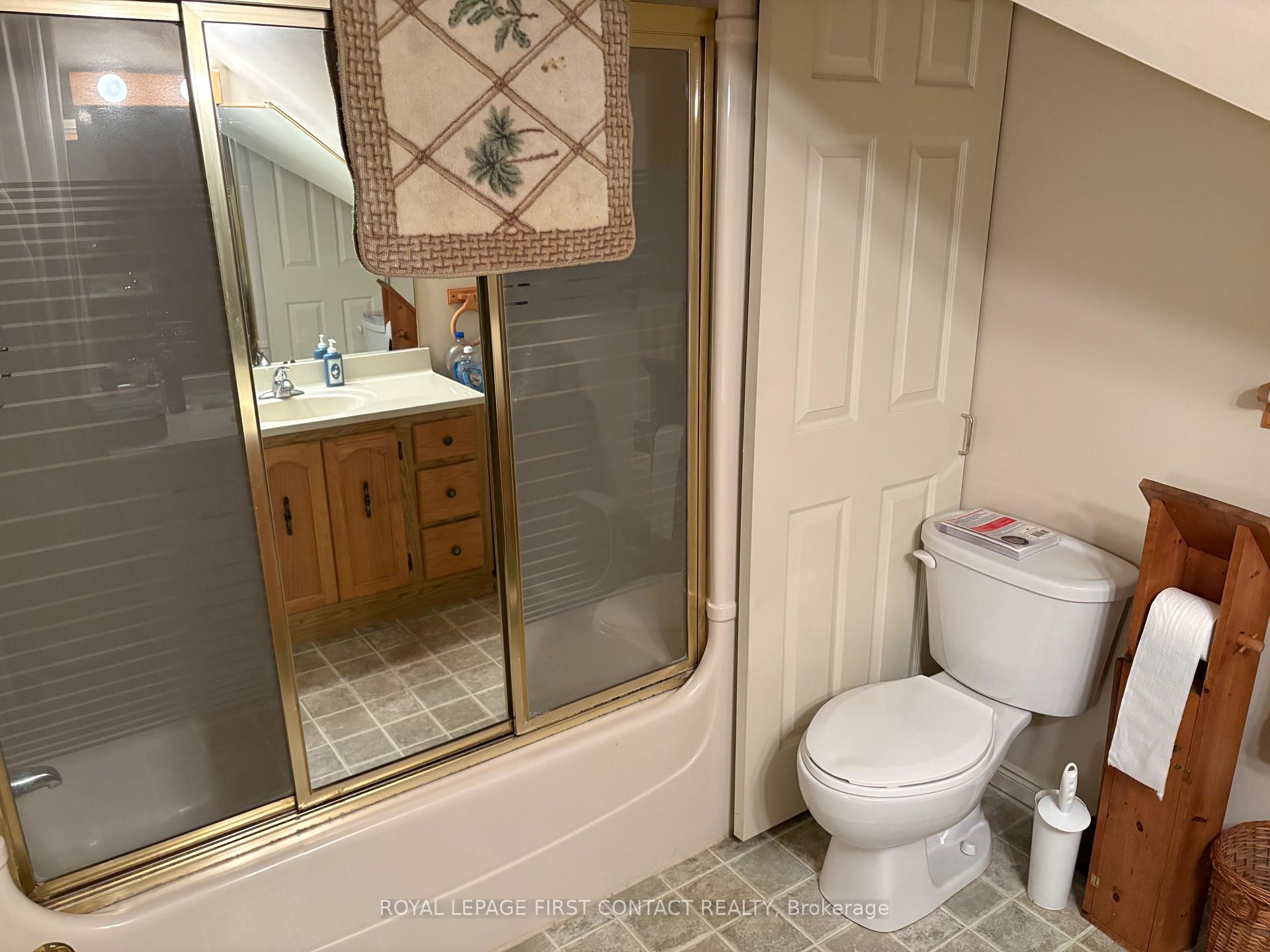 Photo 16 of 104 Eccles Street N, Barrie, Queen's Park — HOMEH