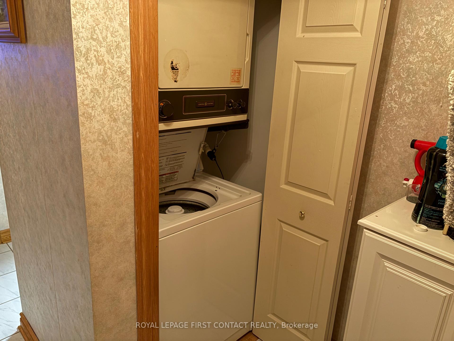 Photo 20 of 104 Eccles Street N, Barrie, Queen's Park — HOMEH