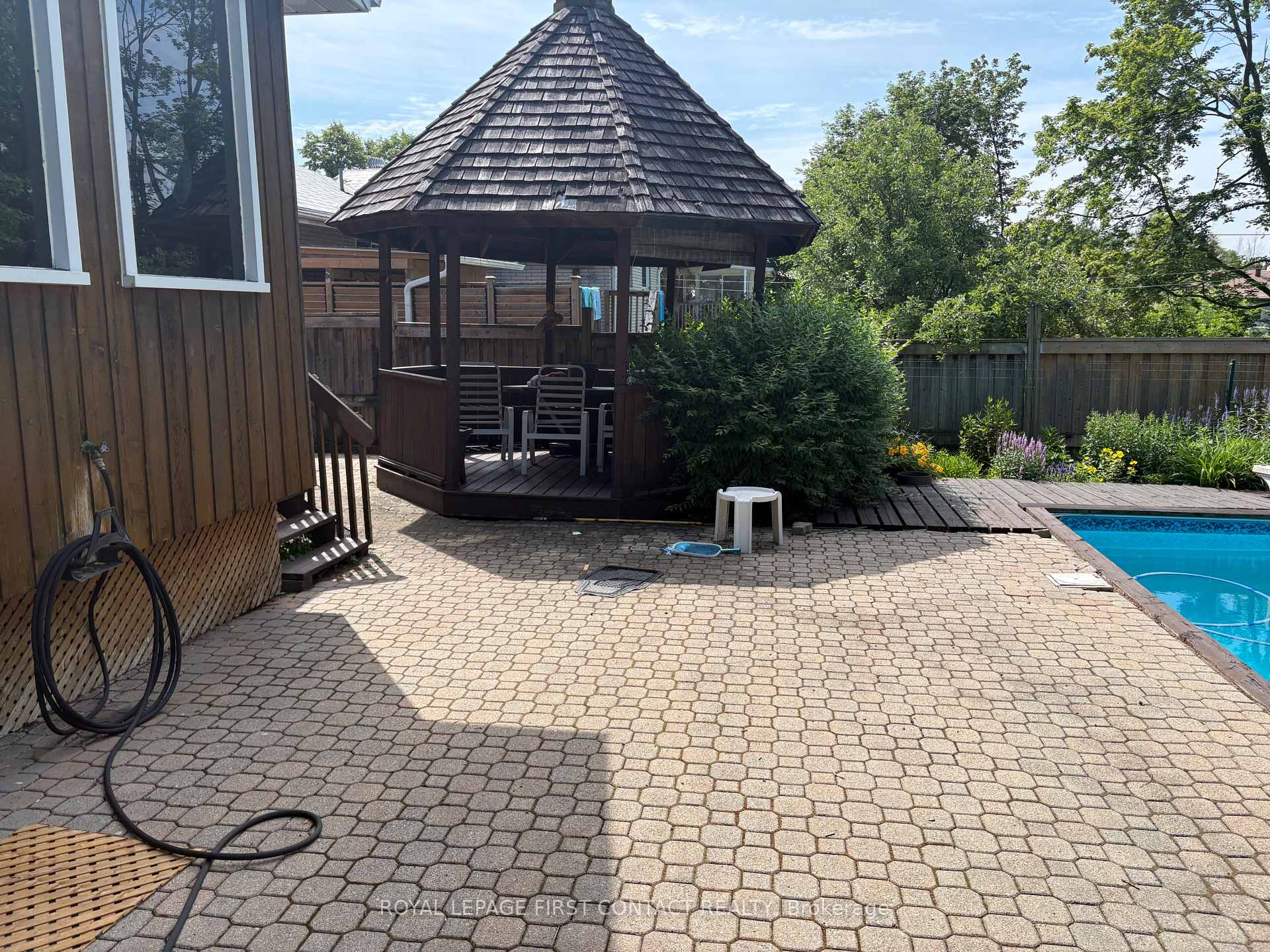 Photo 25 of 104 Eccles Street N, Barrie, Queen's Park — HOMEH