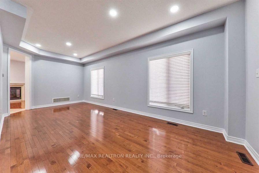 Photo 2 of 46 Blue Meadow Court, Markham, Box Grove — HOMEH