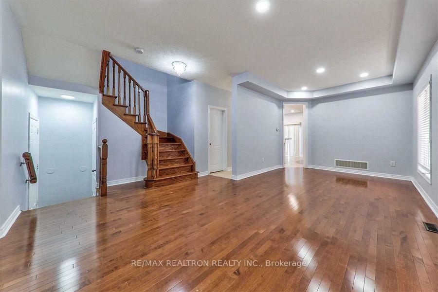 Photo 3 of 46 Blue Meadow Court, Markham, Box Grove — HOMEH
