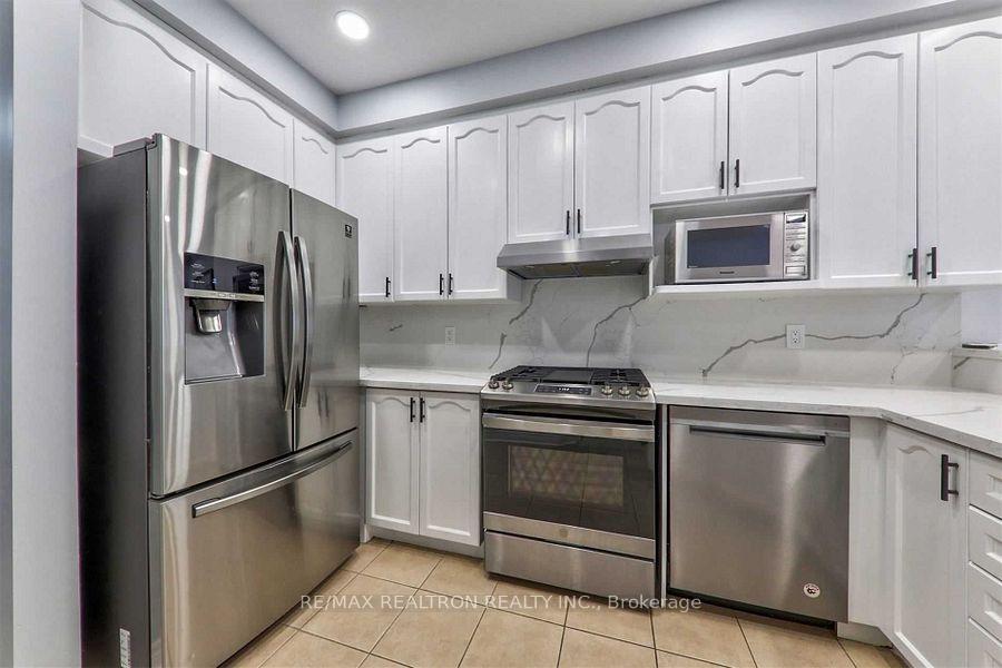 Photo 4 of 46 Blue Meadow Court, Markham, Box Grove — HOMEH