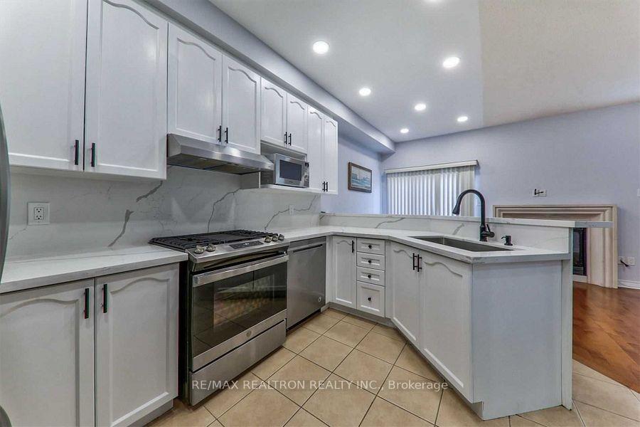 Photo 5 of 46 Blue Meadow Court, Markham, Box Grove — HOMEH