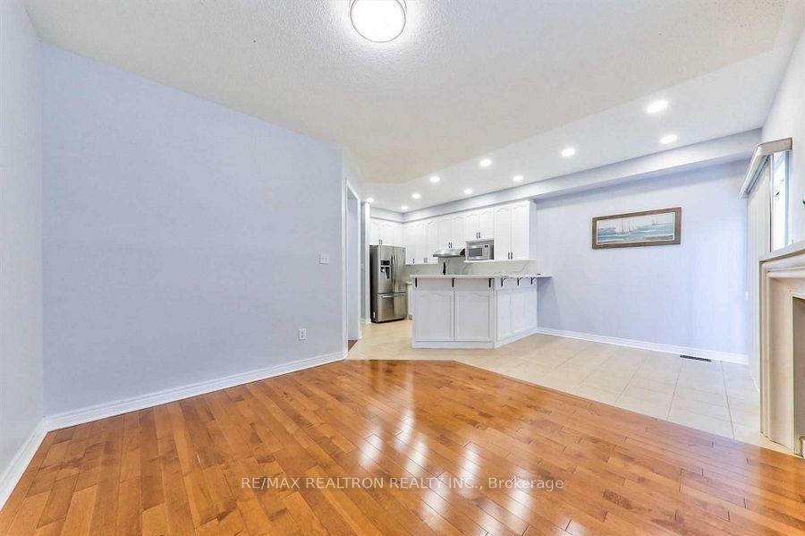 Photo 7 of 46 Blue Meadow Court, Markham, Box Grove — HOMEH