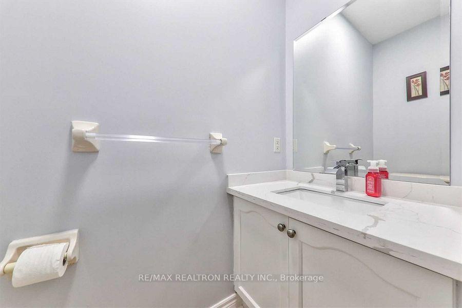 Photo 8 of 46 Blue Meadow Court, Markham, Box Grove — HOMEH