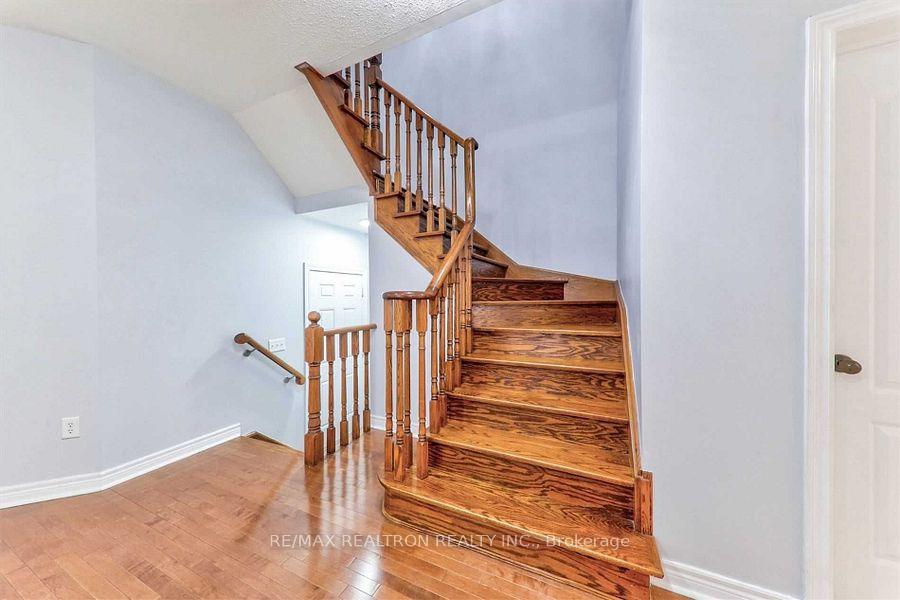 Photo 9 of 46 Blue Meadow Court, Markham, Box Grove — HOMEH