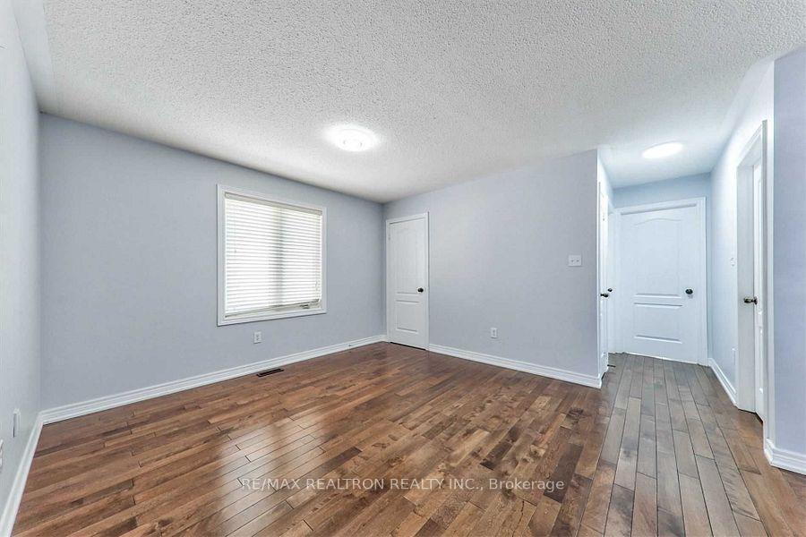 Photo 11 of 46 Blue Meadow Court, Markham, Box Grove — HOMEH