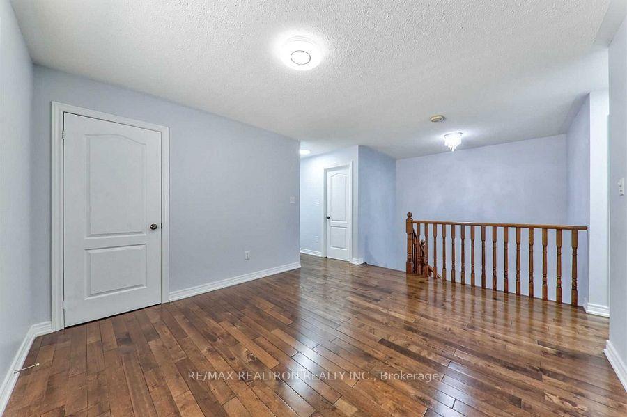 Photo 12 of 46 Blue Meadow Court, Markham, Box Grove — HOMEH