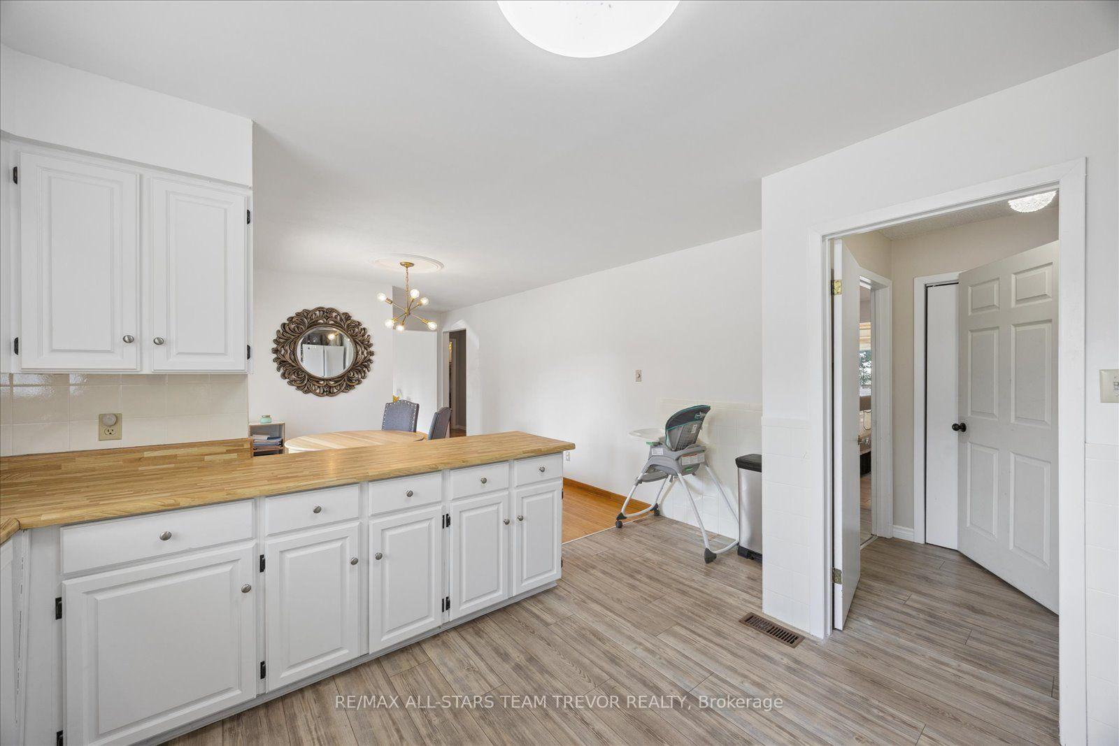 Photo 5 of 280 Bay Street, Brock, Beaverton — HOMEH