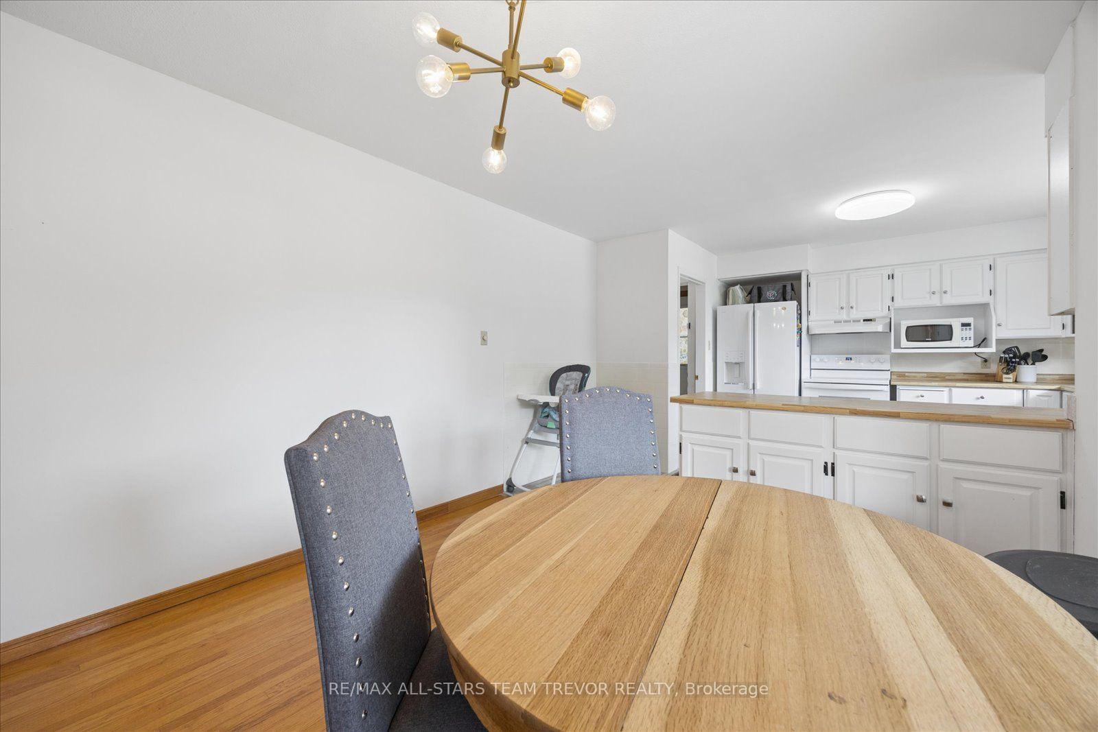 Photo 7 of 280 Bay Street, Brock, Beaverton — HOMEH