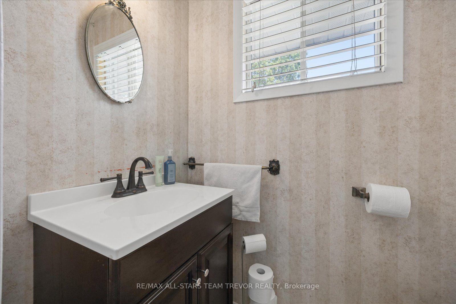 Photo 14 of 280 Bay Street, Brock, Beaverton — HOMEH