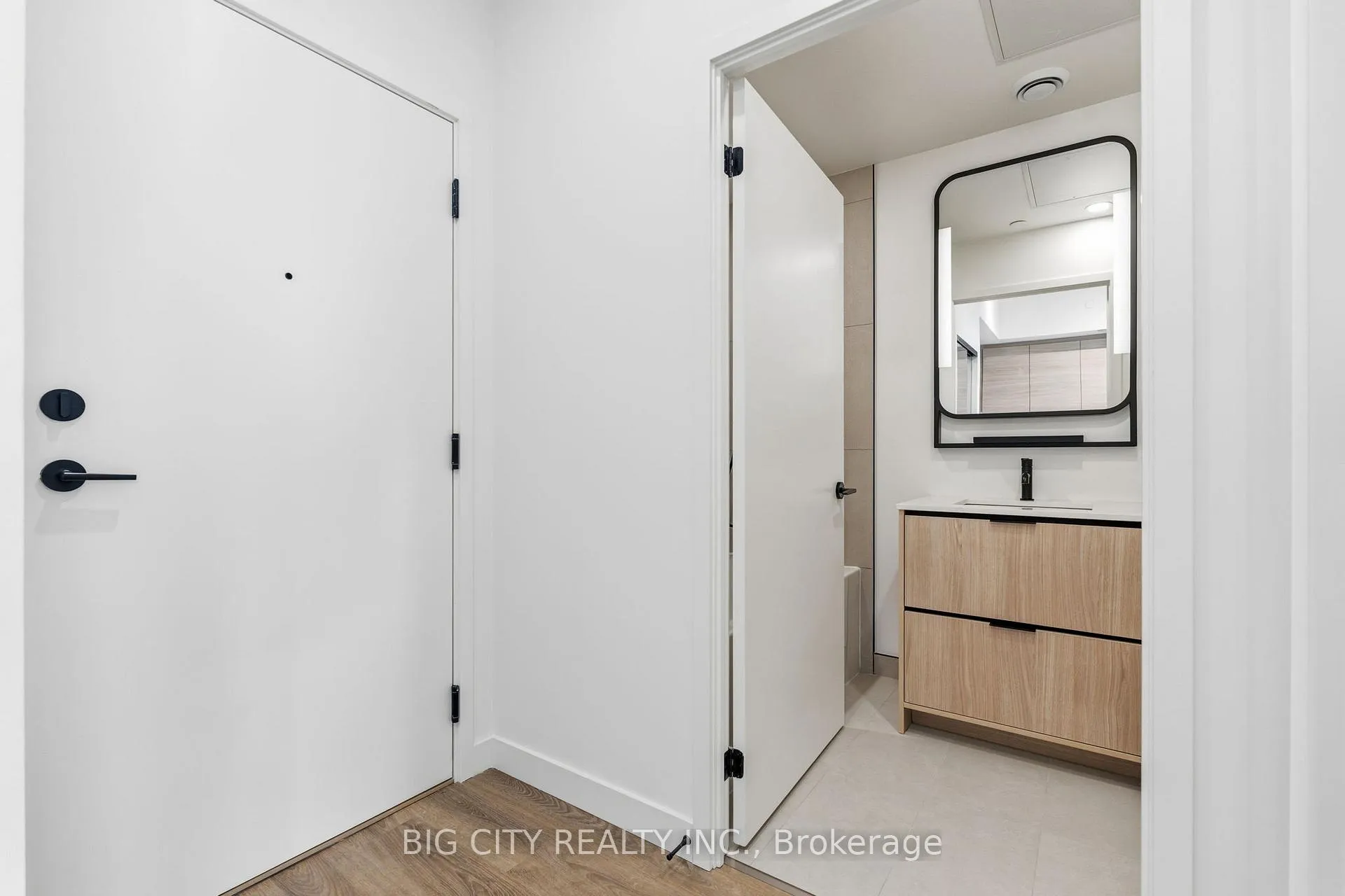 Photo 3 of Unit 711, 1050 Eastern Avenue, Toronto, Greenwood-Coxwell — HOMEH