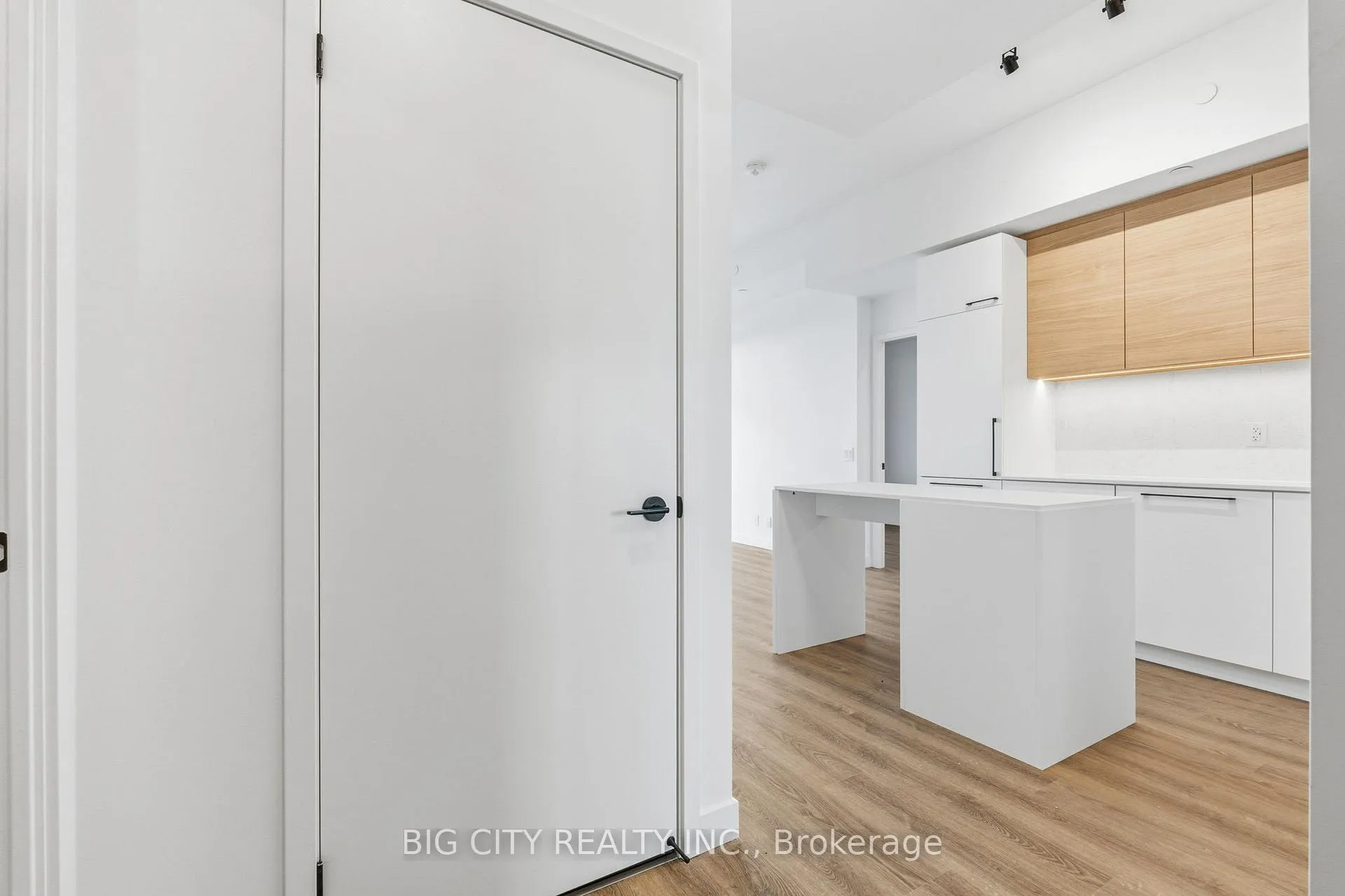 Photo 4 of Unit 711, 1050 Eastern Avenue, Toronto, Greenwood-Coxwell — HOMEH