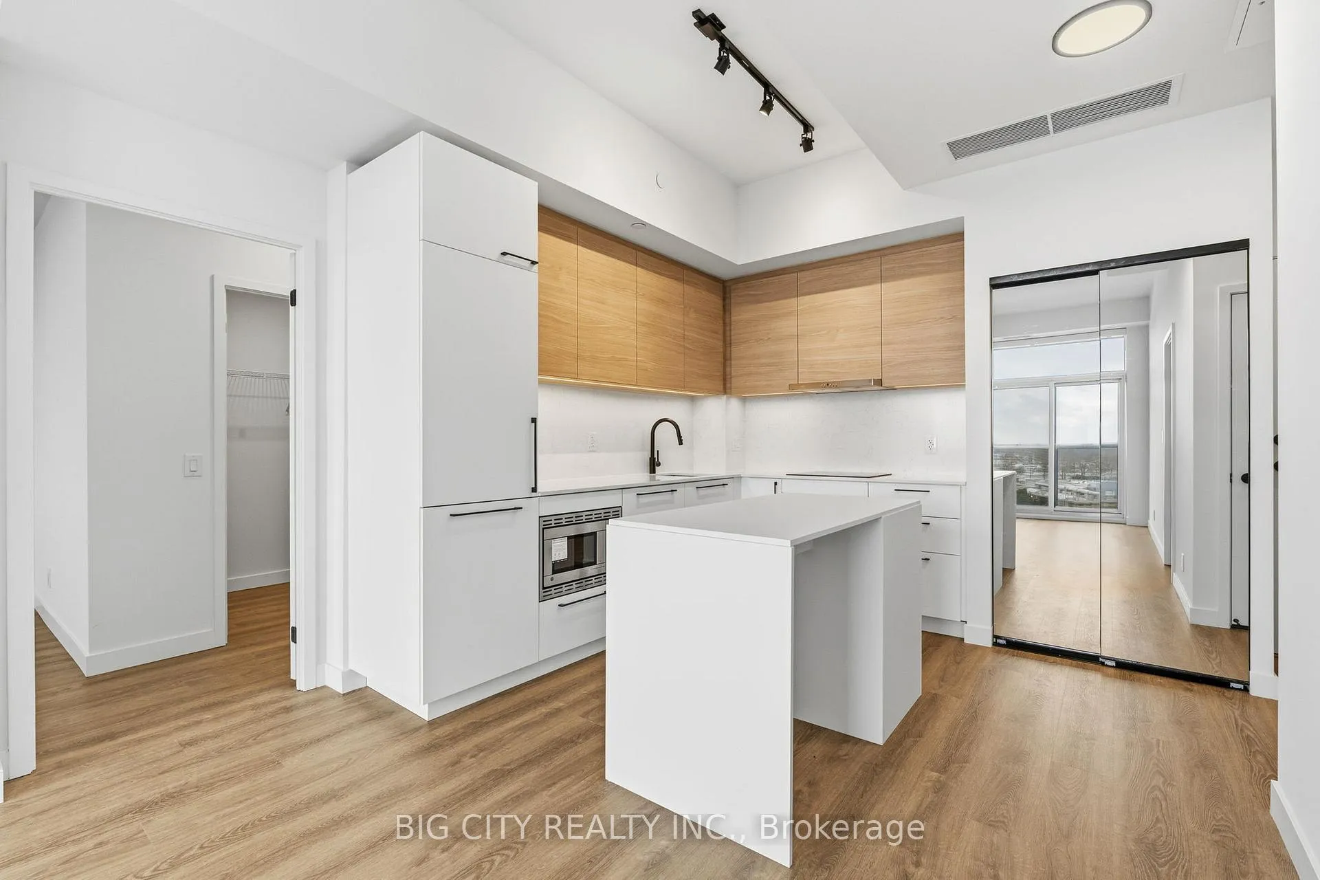 Photo 5 of Unit 711, 1050 Eastern Avenue, Toronto, Greenwood-Coxwell — HOMEH