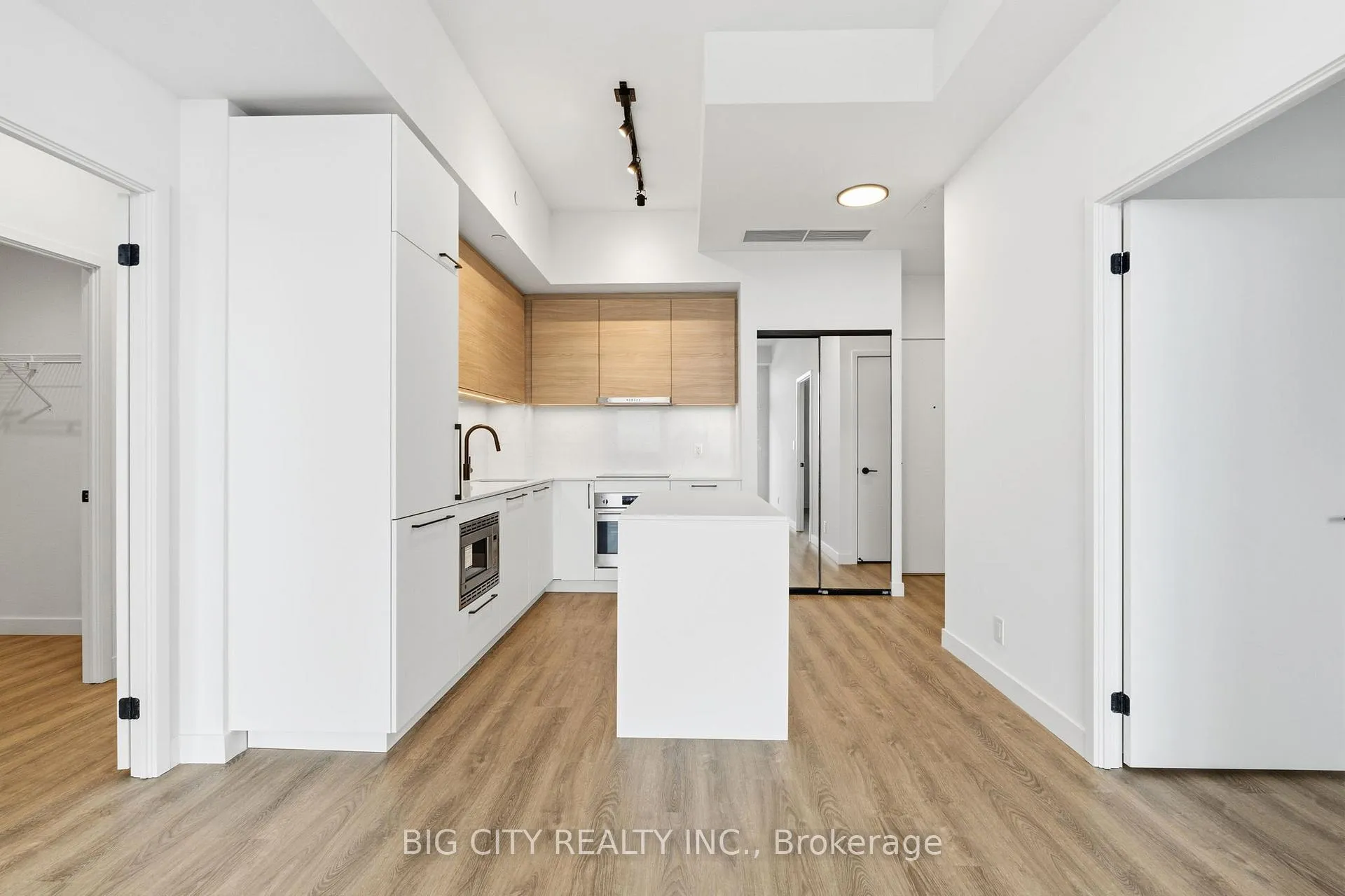 Photo 7 of Unit 711, 1050 Eastern Avenue, Toronto, Greenwood-Coxwell — HOMEH
