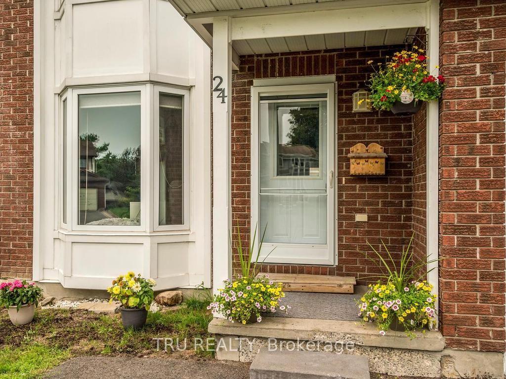 Photo 2 of 24 Soho Crescent, Ottawa, Barrhaven - Heritage Park — HOMEH