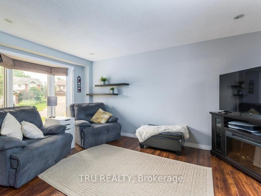 Photo 3 of 24 Soho Crescent, Ottawa, Barrhaven - Heritage Park — HOMEH