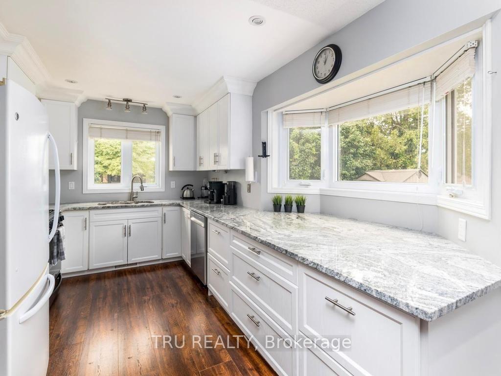 Photo 6 of 24 Soho Crescent, Ottawa, Barrhaven - Heritage Park — HOMEH