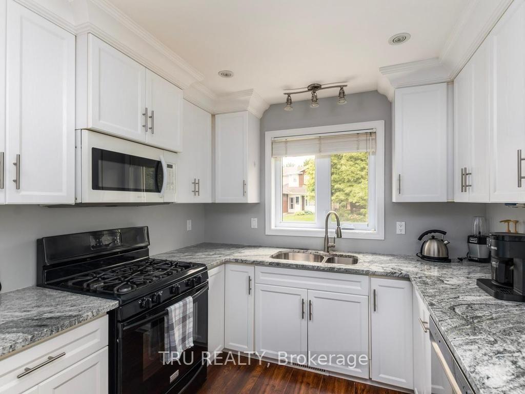 Photo 7 of 24 Soho Crescent, Ottawa, Barrhaven - Heritage Park — HOMEH