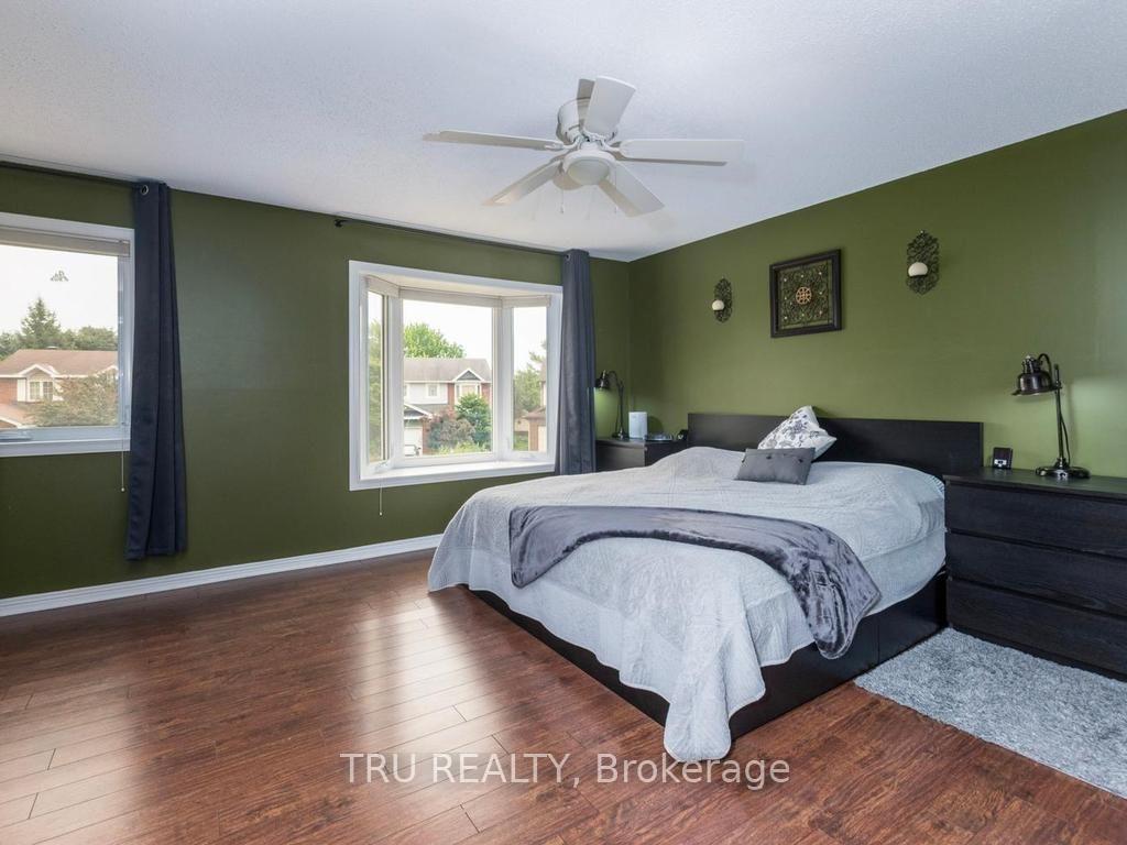 Photo 12 of 24 Soho Crescent, Ottawa, Barrhaven - Heritage Park — HOMEH