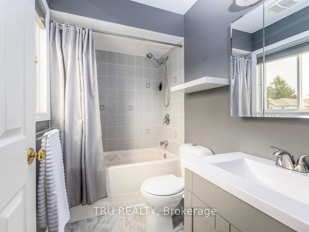 Photo 13 of 24 Soho Crescent, Ottawa, Barrhaven - Heritage Park — HOMEH
