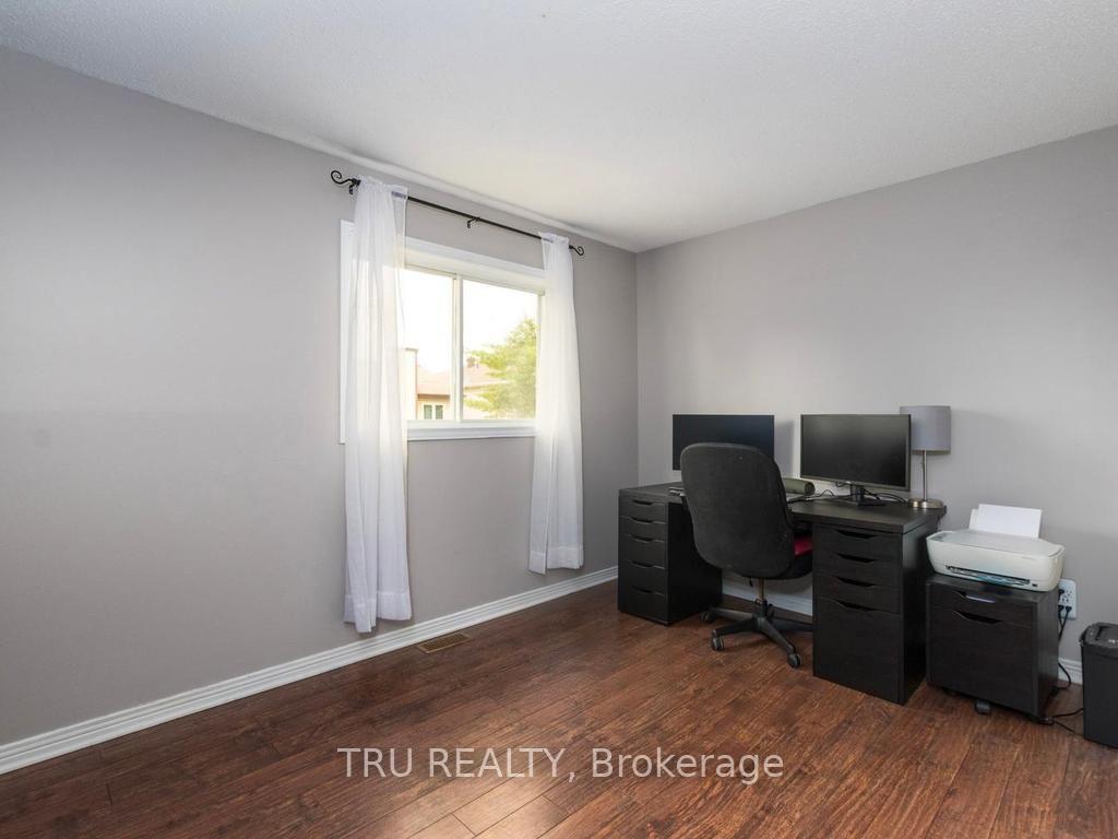 Photo 16 of 24 Soho Crescent, Ottawa, Barrhaven - Heritage Park — HOMEH