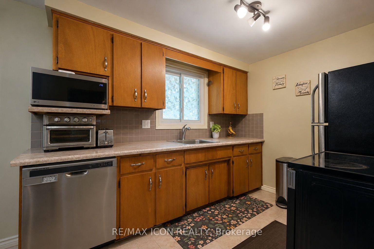 Photo 4 of 165 Selkirk Drive, Kitchener, Alpine — HOMEH