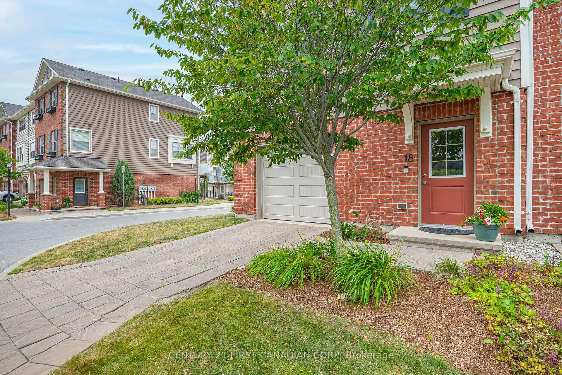 Photo 4 of Unit 18, 3025 Singleton Avenue, London, South W — HOMEH