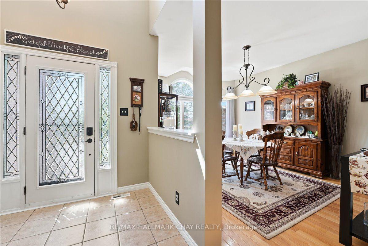 Photo 3 of 48 Ruffet Drive, Barrie, Edgehill Drive — HOMEH