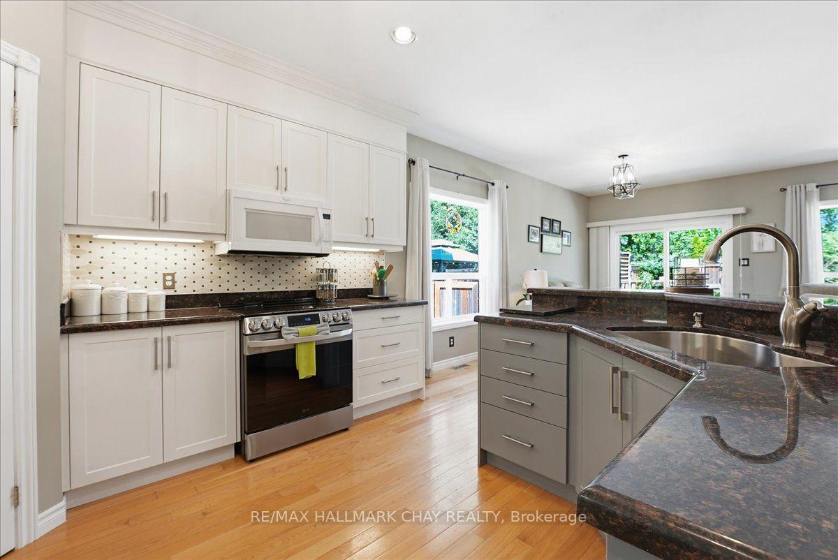 Photo 9 of 48 Ruffet Drive, Barrie, Edgehill Drive — HOMEH