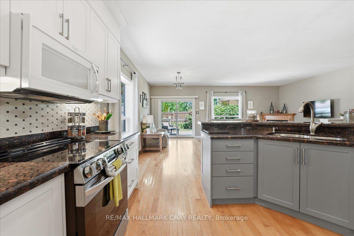 Photo 10 of 48 Ruffet Drive, Barrie, Edgehill Drive — HOMEH